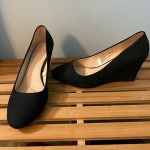 Black velvet wedges size 8